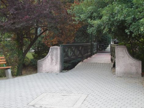Várfürdő "öreg" bejárat kis híddal.