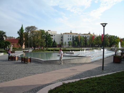 Vízesés a Kossuth téren.