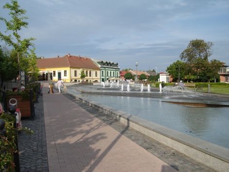 Vízesés a Kossuth téren.