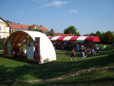 "Gödörben". "Gödörben".